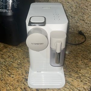 Nespresso lattissima one espresso machine